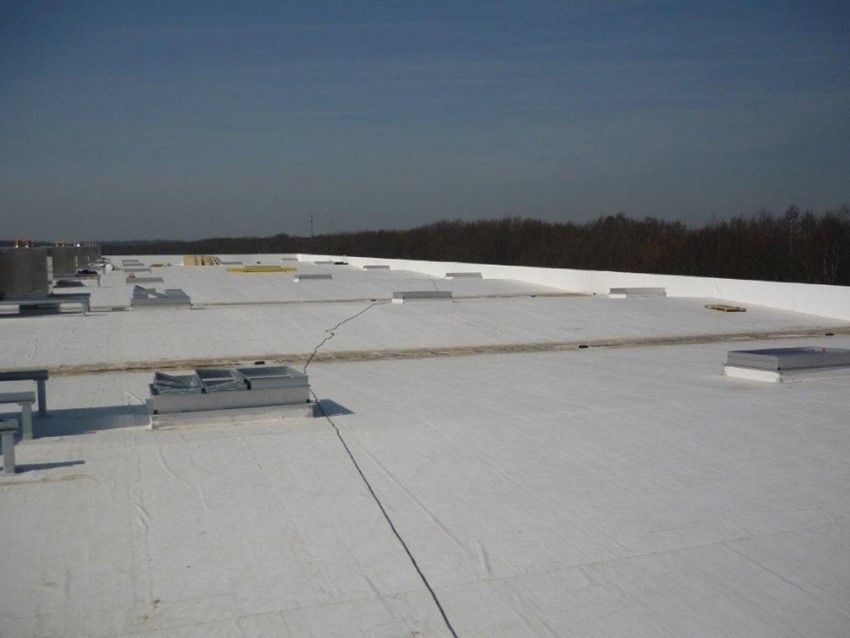 Plaatsen van dakbedekking op platte daken