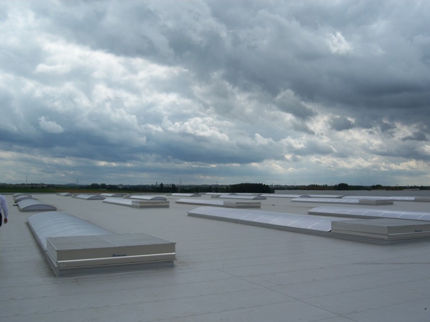 Nieuwbouw plat dak Avnet logistics