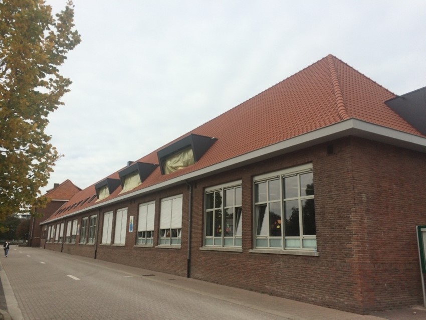Dakrenovatie school Rozenberg te Mol