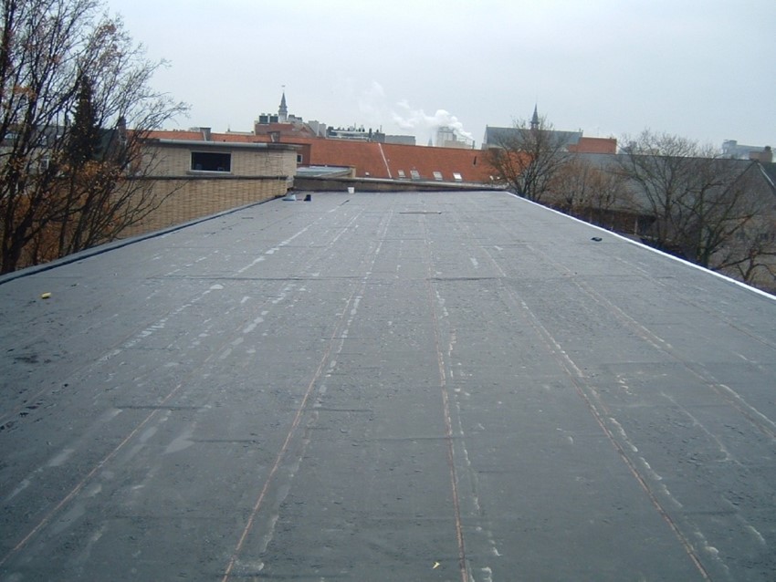 Vervangen bestaande dakbedekking plat dak : gebouw 200